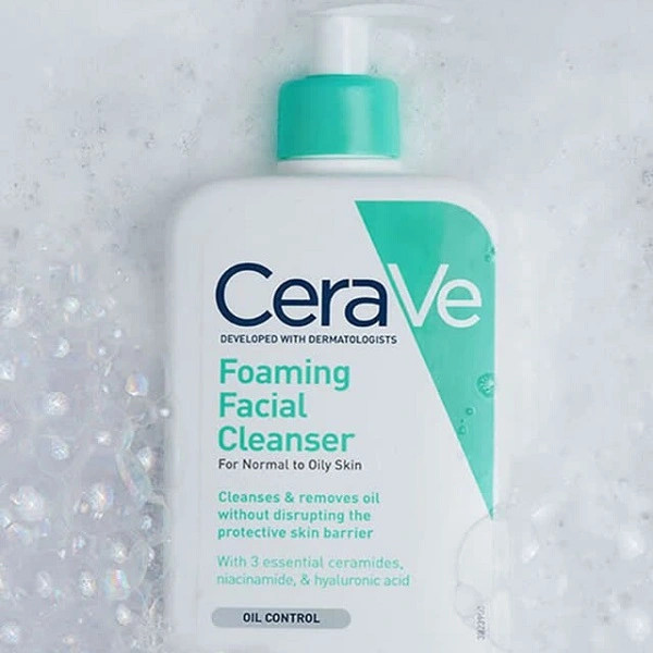 فوم پککننده CeraVe مخصوص پوست چرب و مختلط، حاوی سرامید و نیاسینامید برای تعادل چربی پوست