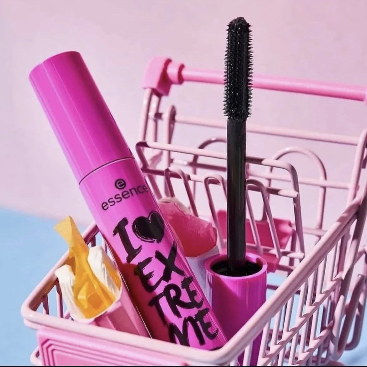 برس ریمل اسنس صورتی برای حجم‌دهی و بلند کنندگی مژه