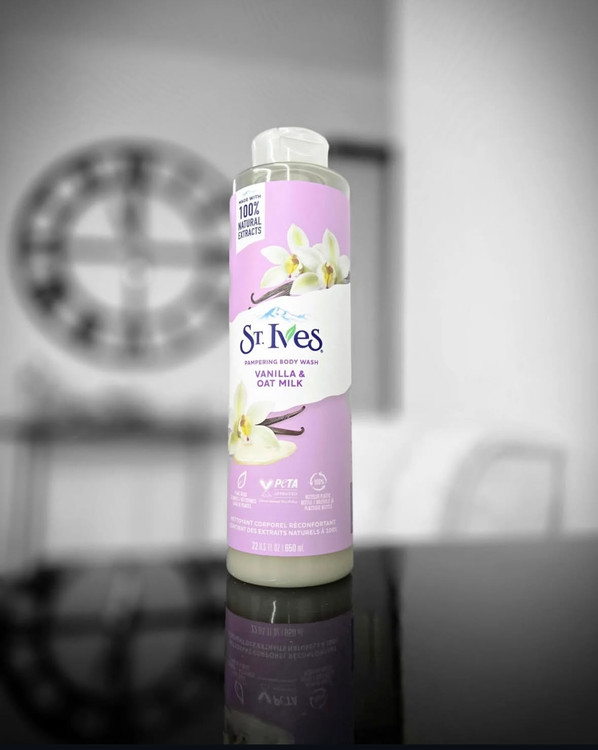 شامپو بدن وانیل St. Ives آبرسان و نرمکننده پوست